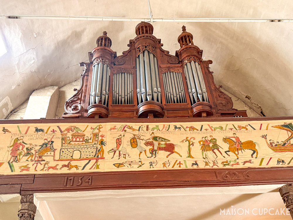 Frieze depicting the Bayeux Tapestry in a church in Saint-Valery-sur-Somme
